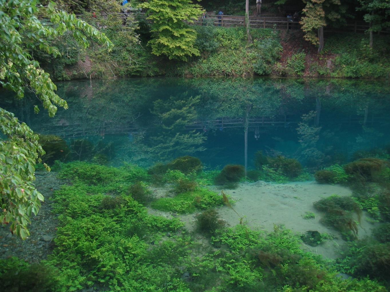 Blautopf bei Blaubeuren | Blaues Wasser in Oberschwaben