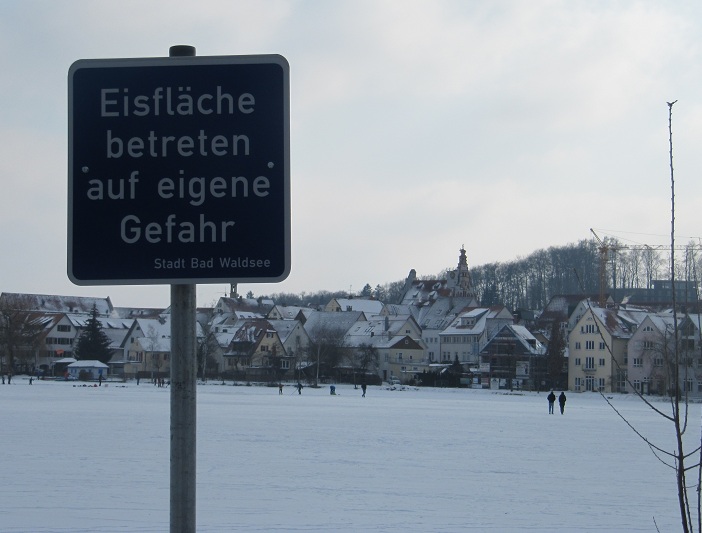Bad Waldsee: Stadtsee zugefroren