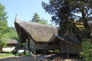 Steinzeitliche Hütten im Ferderseemuseum Bad Buchau