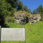 Schild und Burgreste Neu Waldsee