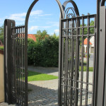 Tor zum Friedhof hinter Wallfahrtskirche Steinhausen