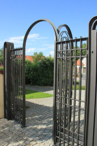 Tor zum Friedhof hinter Wallfahrtskirche Steinhausen