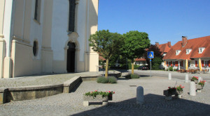 Vorhof Wallfahrtskirche Steinhausen