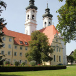 Kloster-Zwiefalten-und-Krankenhausgebäude