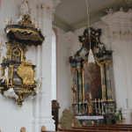 Kanzel und Seitenaltar Kirche Unteressendorf