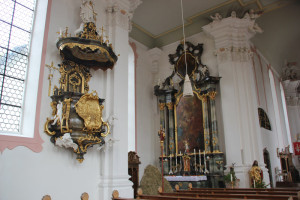 Kanzel und Seitenaltar Kirche Unteressendorf