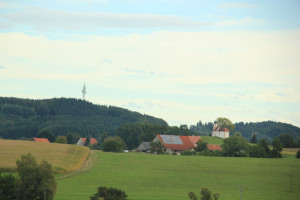 Sendemast und Kapelle Volkertshaus