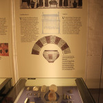 Exponate und Infotafel Keltenmuseum Hundersingen