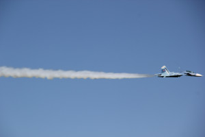 50 Modellflieger mit Rauch