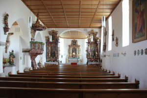 Innenraum-Eintürnen-Berg-Kirche