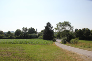 Blick auf Kirche Unteressendorf
