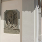 Kreuzigungsrelief Außenwand Kißlegg Kirche