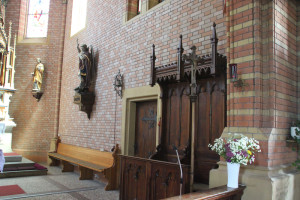Figuren-und-Chorgestühl-Kirche-Aßmannshardt