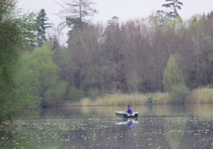 Angler auf dem Baggersee Moellenbronn