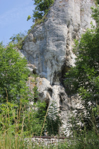 021 Hoehlen in Felsen