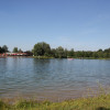 Ertinger Badesee im Freizeitzentrum Schwarzachtalseen Floss auf Badesee Ertingen