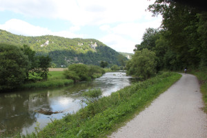 19 Donau-Radweg und Donau