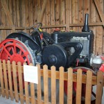 Haus 21 Traktorausstellung Bauernhausmuseum Kuernbach