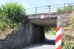 Bahn Unterfuehrung Radweg