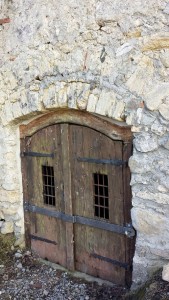 Alte Tuer im Bierkellerstadel Bergatreute