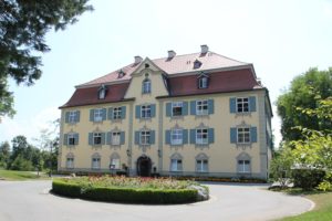 Hauptgebaeude Schloss Neutrauchburg
