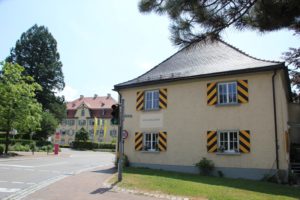 Seitengebaeude Schloss Neutrauchburg