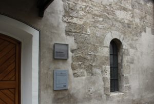 Steinhaus Ulm Romanischer Fensterbogen