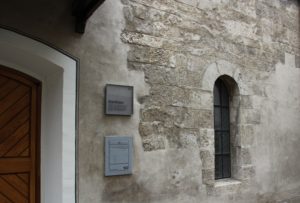 Steinhaus Ulm Romanischer Fensterbogen