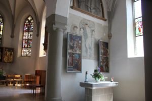 Rechter Seitenaltar Orgel Kirche St Georg Koenigeggwald