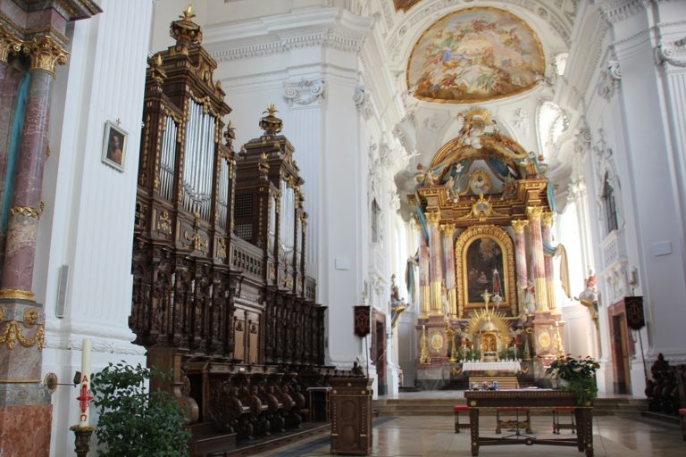 Chor und Hauptaltar St Verena Rot an der Rot Oberschwabens