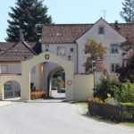 Toreinfahrt Kloster Rot und Pension