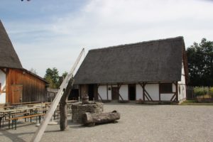 Hof der Bachritterburg Kanzach