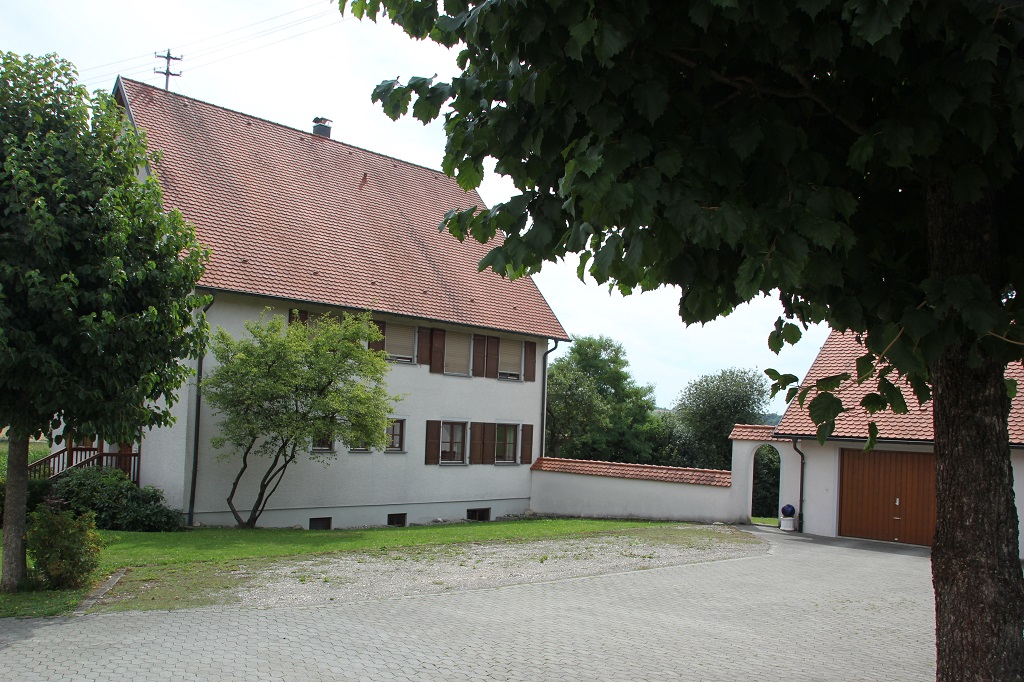 Schlossplatz Goeffingen