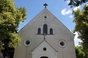 Romanische Front der Kirche Zussdorf