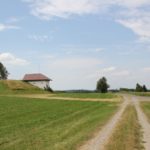 Feldweg über Bergplateau Wanderung Illmensee Wilhelmsdorf