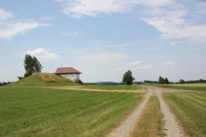 Feldweg über Bergplateau Wanderung Illmensee Wilhelmsdorf