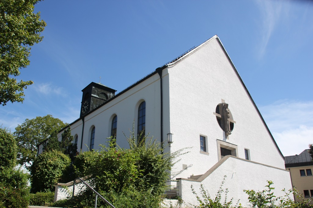 Kirche & Burgstall von Rosenharz