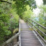 Bruecke zur Burgruine Hausen im Tal