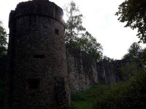 Burgmauern Burgruine Ratzenried