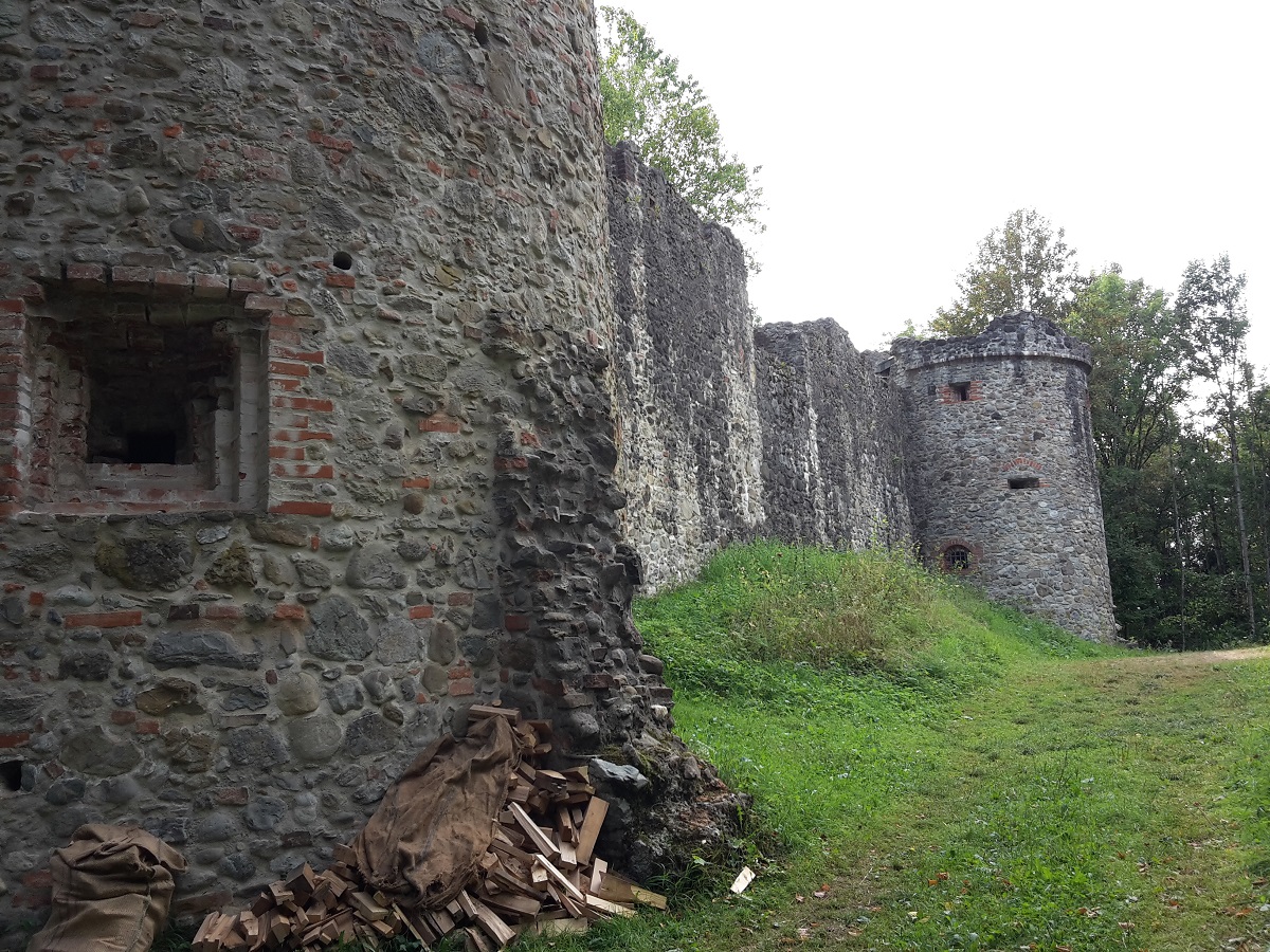 Burgtuerme Burgruine Ratzenried