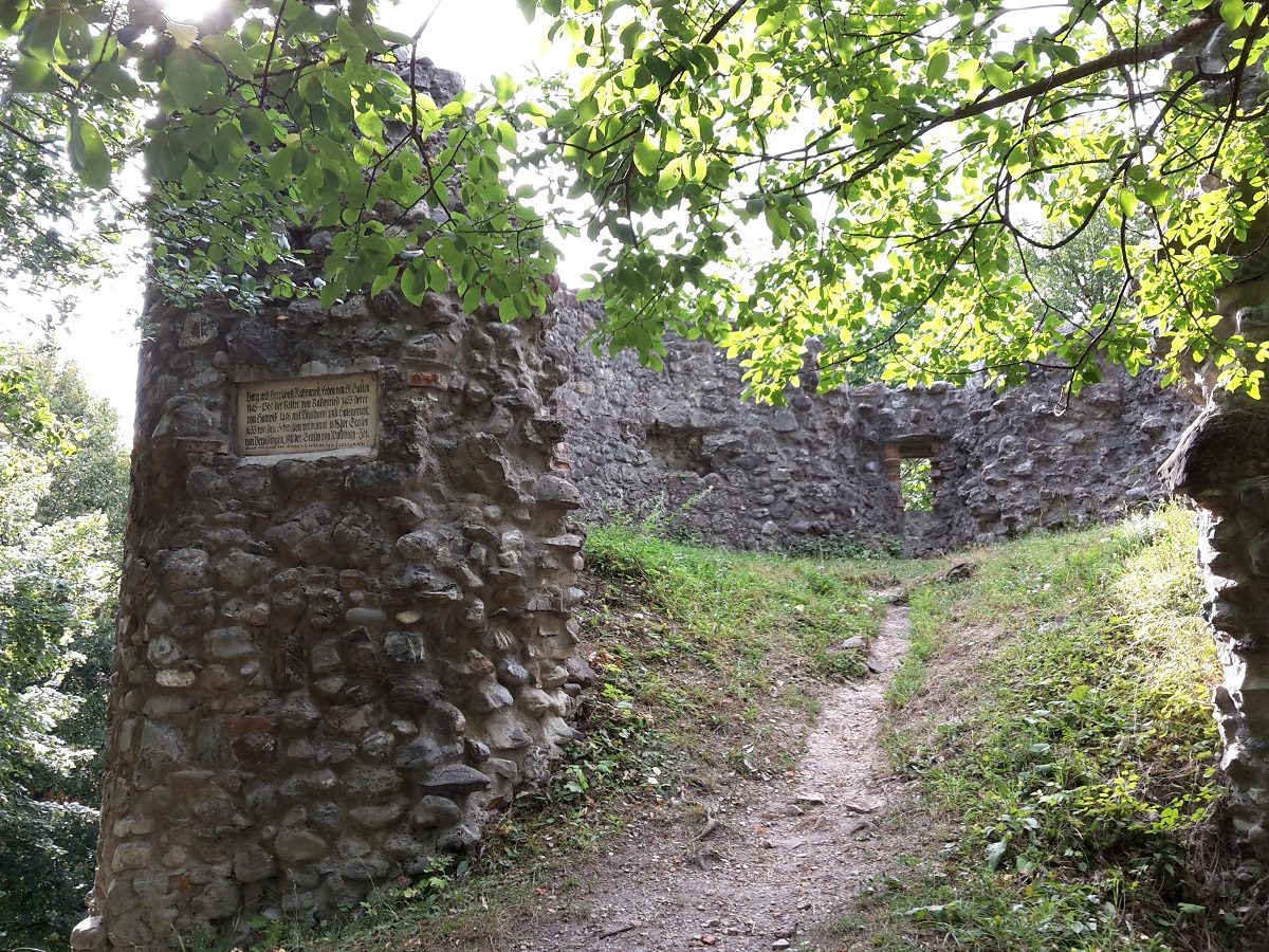 Westturm Burgruine Ratzenried