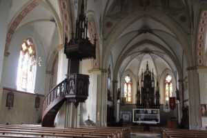 Neogotische Altar und Kanzel Kirche St Martin Erolzheim