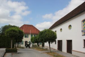 Hof Fuggerschloss Oberkirchberg Illerkirchberg