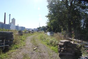 4 Weg auf Bahndamm