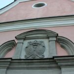 Wappen über dem Eingang Wendelinus Kapelle Eberhardzell-Ritzenweiler