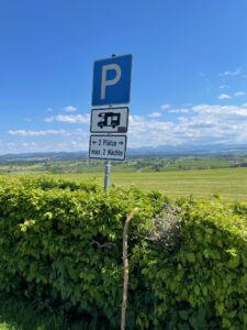 Parkschild Wohnmobil Siggner Höhe im Allgäu