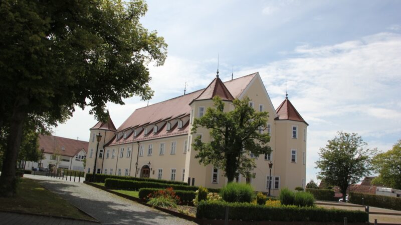 Geschichte des Rathaus-Schlosses von Langenenslingen